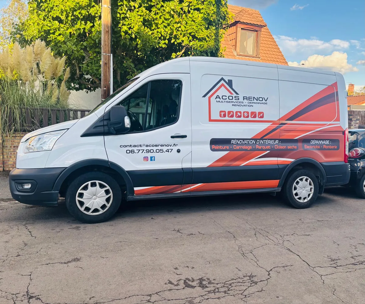 Camion ACOS Renov, entreprise de rénovation intérieure à Savigny-sur-Orge en Essonne