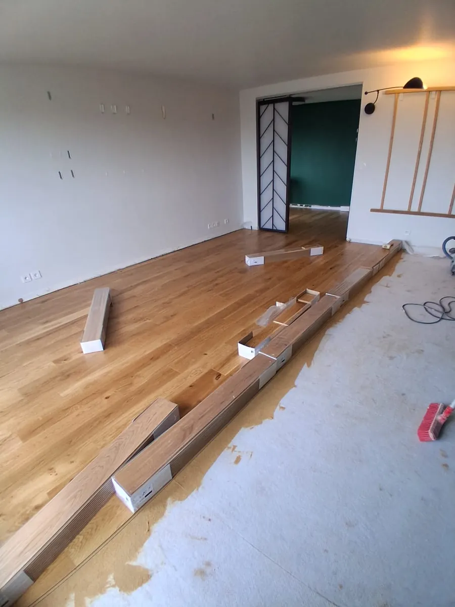 Pose de parquet contrecollé chêne dans un séjour en Essonne